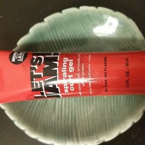 Spiraling Curl Gel